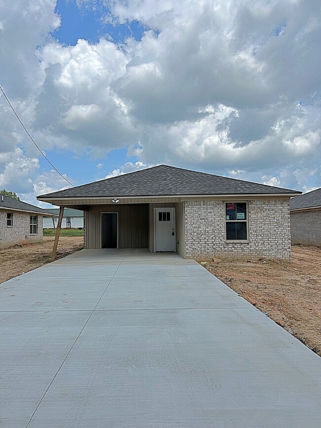 Building Photo - Charming 3-Bedroom House on Stallings Rd w...