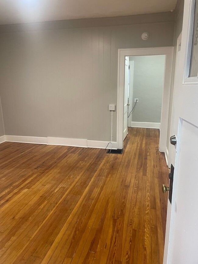 Building Photo - 3 bedroom 1 bath House in Roanoke County