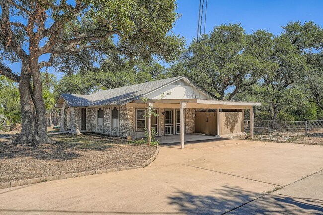 Photo - Ranch Style Home For Lease on Huge Lot in ...