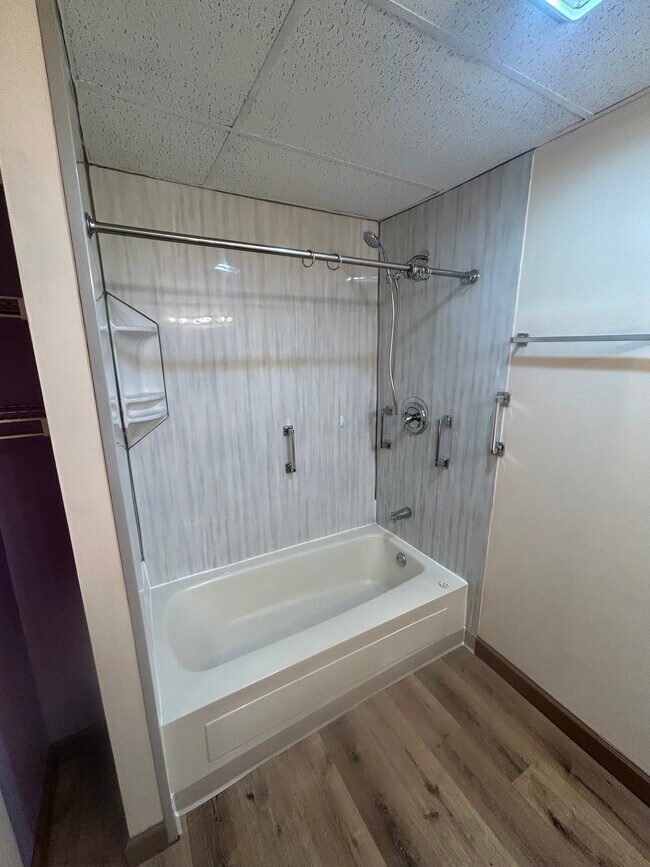 Photo - 222 E Lawrence Ave