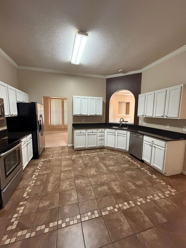 5704 Kemp Mundy Ln