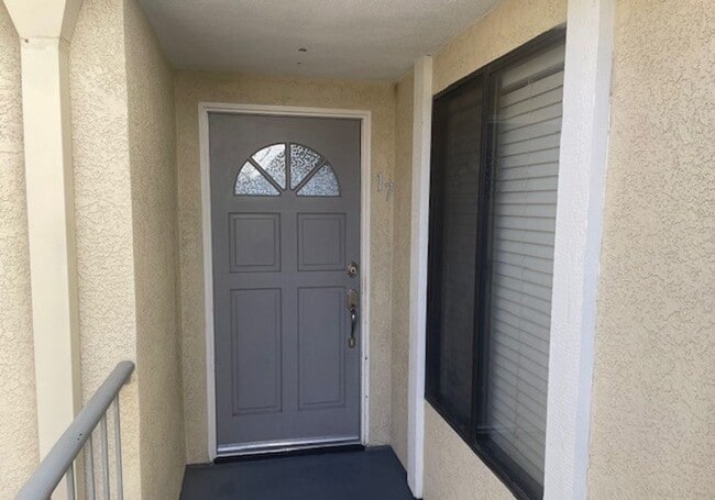 Photo - Updated 2nd Floor Corner Unit -3425 E. 15t... Unidad 17-D
