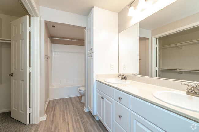 2BR, 2BA - 1112SF - BATHROOM 1