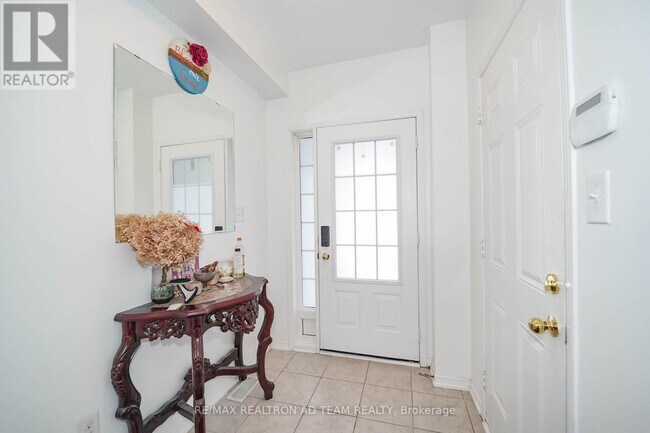 Photo - 401 Rossland Rd E