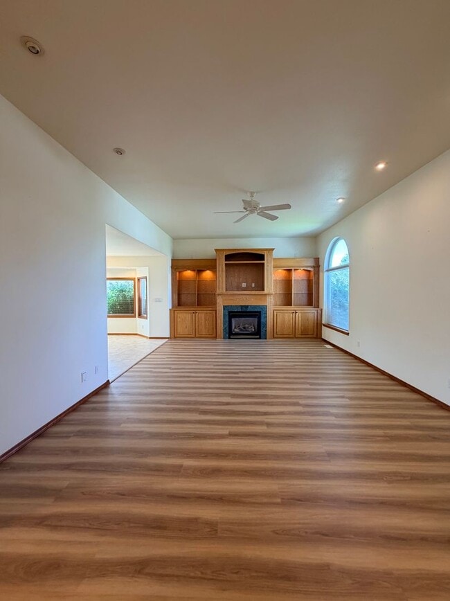 Photo - 106 Prestwick Ln