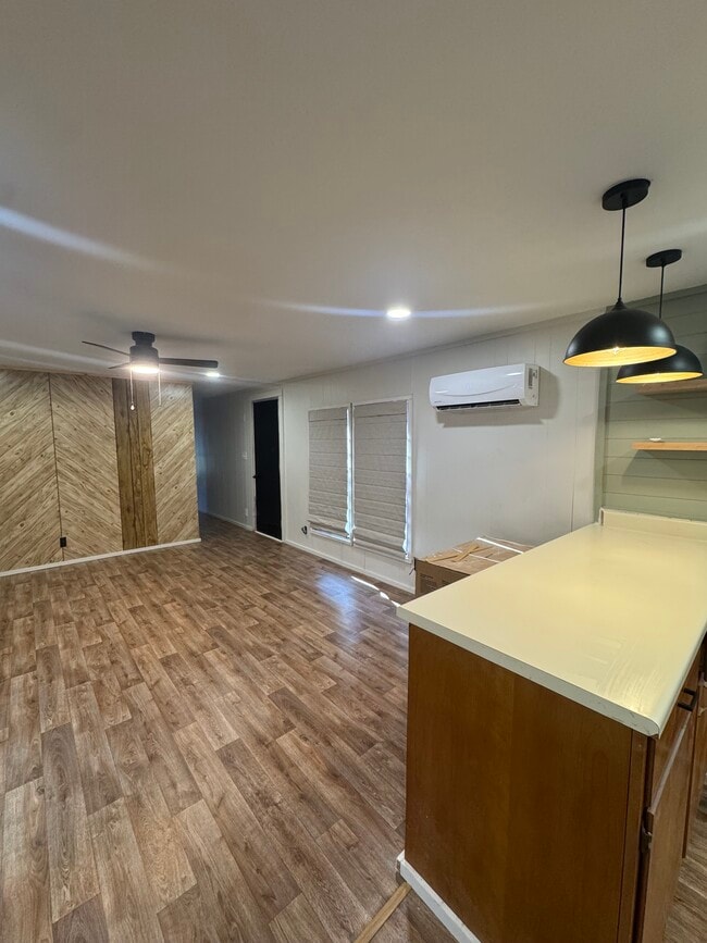 Photo - 7485 Sturrock Rd