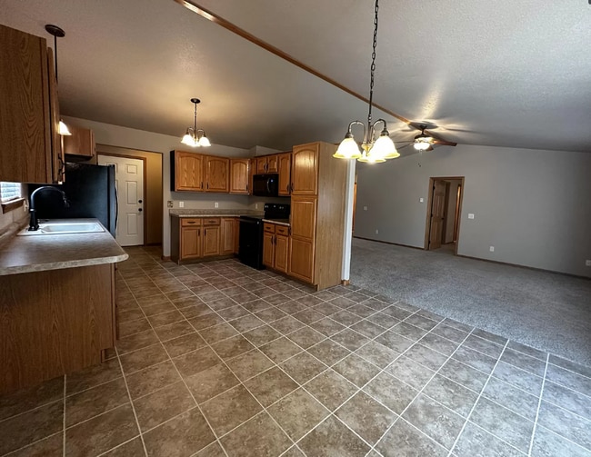 Photo - 405 Sapphire Ln