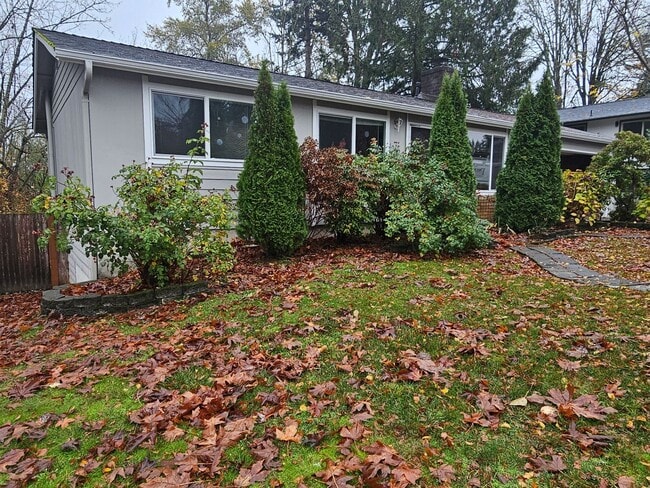 Building Photo - 3 Bedroom 1.5 Bathroom Single Family Home in Redmond!