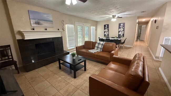 14102 Sylvia Dr