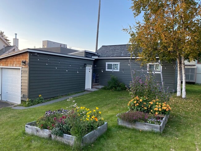 Photo - 1219 W 6th Ave