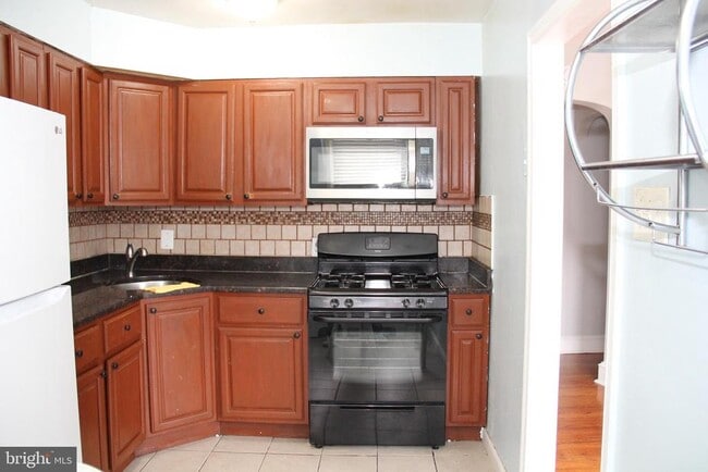 Photo - 4983 Whitaker Ave