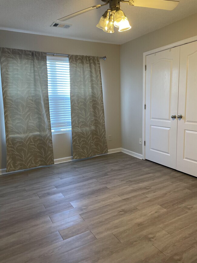 Photo - 409 Bridgewater Cir