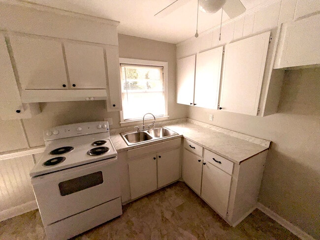 Photo - 319 Orchard Ln