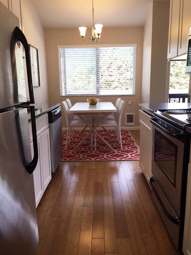 Midlake Apartments - Midlake Apartments