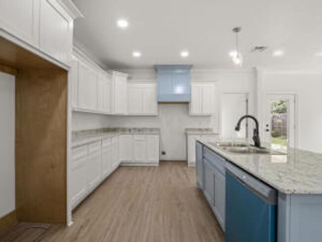 Photo - 1281 Miller St