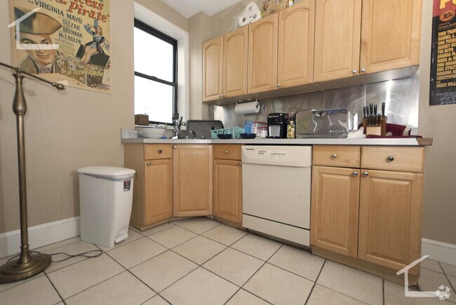 Building Photo - Updated 4 bed 2 bath with dishwasher and p... Rental