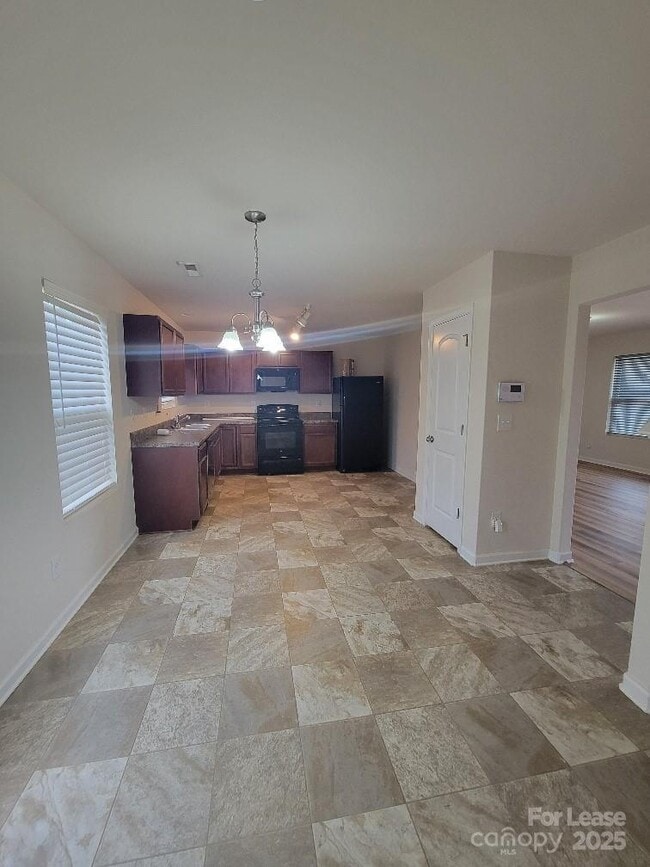 Photo - 5823 Hewitt Dr