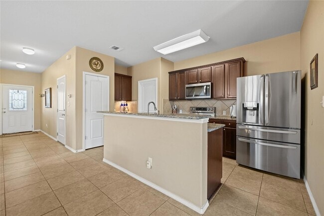 Photo - 304 Quarry Ln