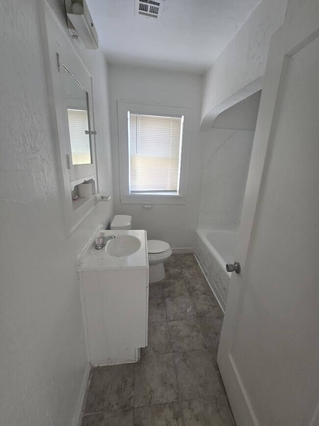 Photo - 2200 N Kelham Ave