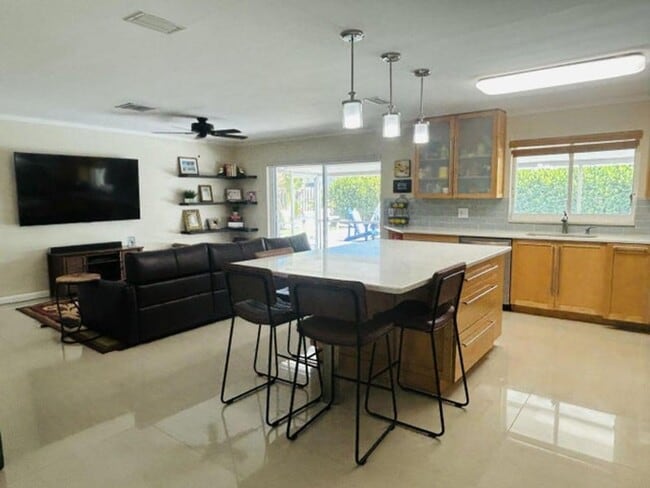 Photo - 5430 Guildcrest St