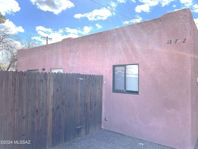 Photo - 1307 W St Clair St