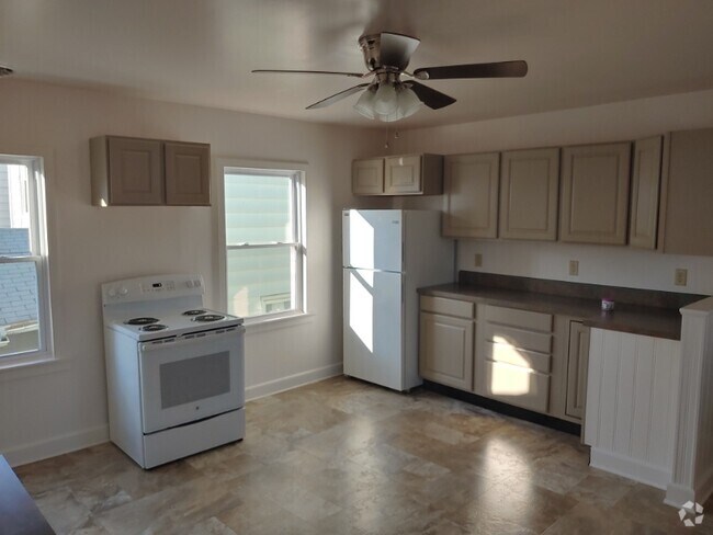 Building Photo - 52 N Main St Unit 2 Fl Rental