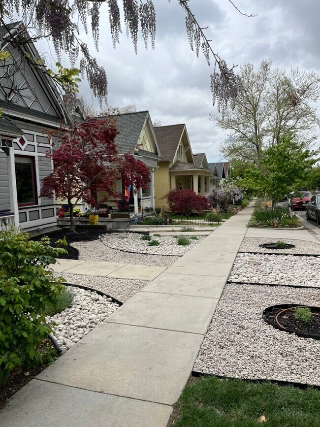 Photo - 1128 E 3rd Ave
