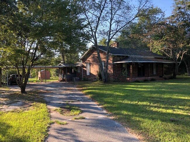 3942 Howell Dr