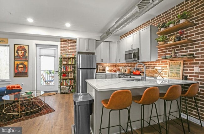 Building Photo - 2401 Frankford Ave Unit 2D Rental