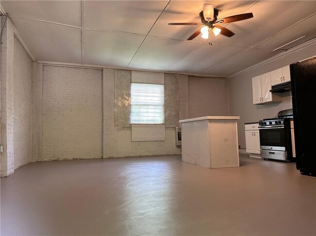 Building Photo - 802 N Park St Unit E