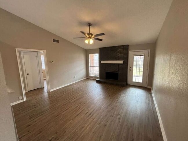 Photo - 1206 Devonshire Ln