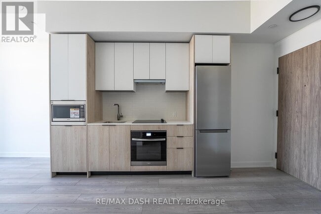 Photo - 1007 The Queensway Unit 313