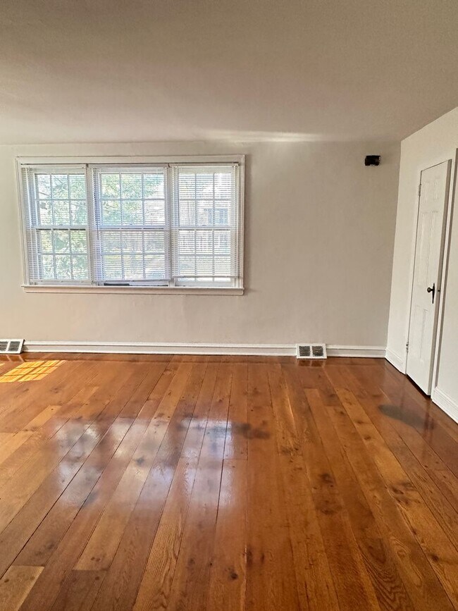 Photo - 2819 W Queen Ln Unit B