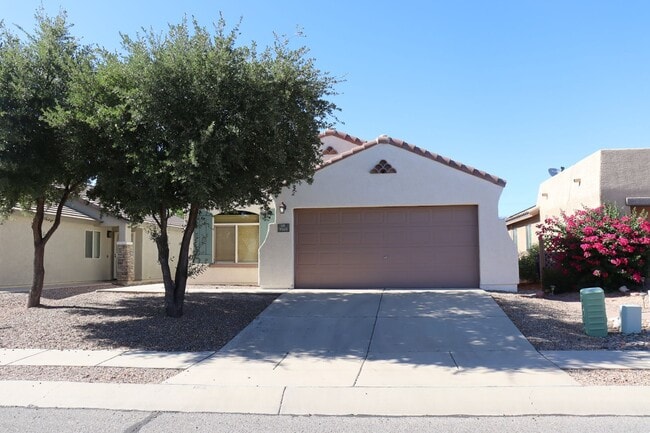 Building Photo - East Side 3 Bed 2 Bath Energy Efficient Pulte Home