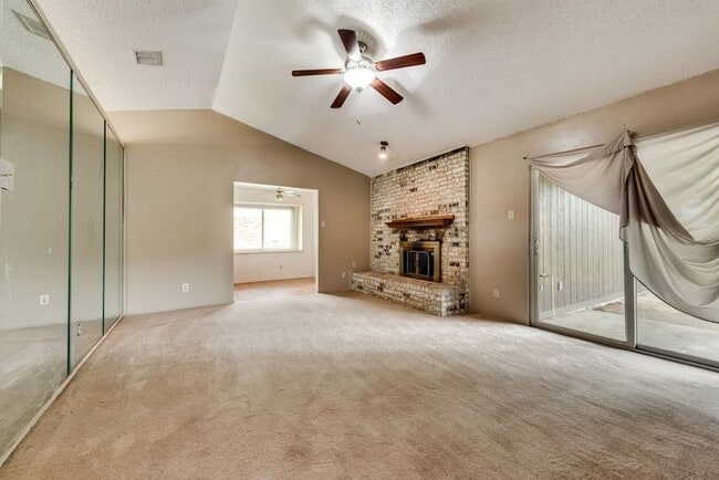3702 Lofland Ln