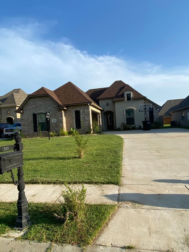 Building Photo - Haughton Home!