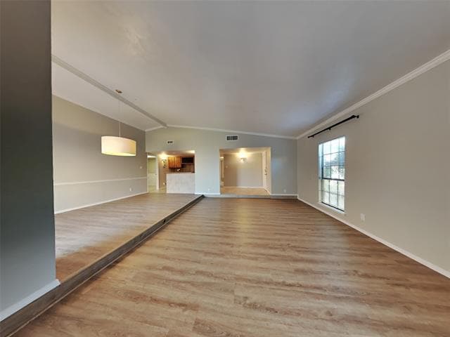 2112 Victoria Rd