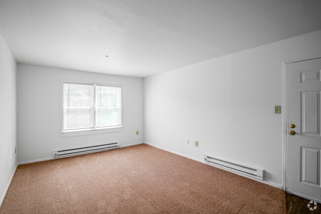 3 BR, 1 BA - 700SF - Living Room