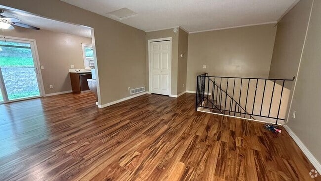 Building Photo - 8627/8635 Woodlawn Dr Unit 8635 Rental