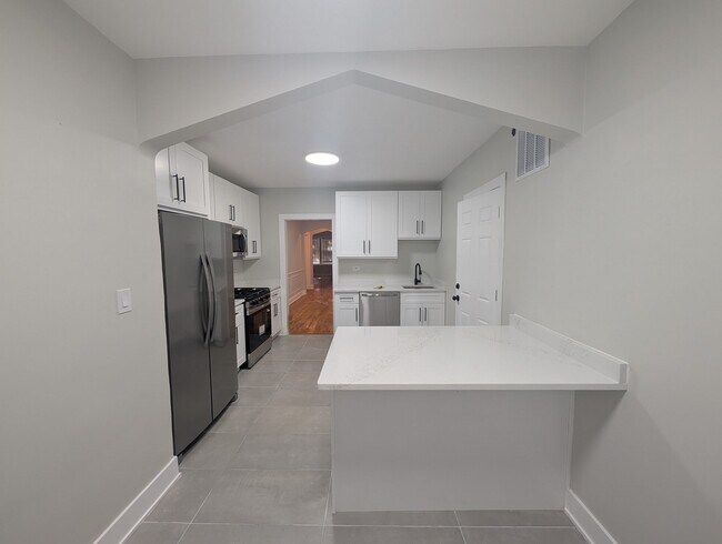Photo - 5801 N Richmond St Unit 1