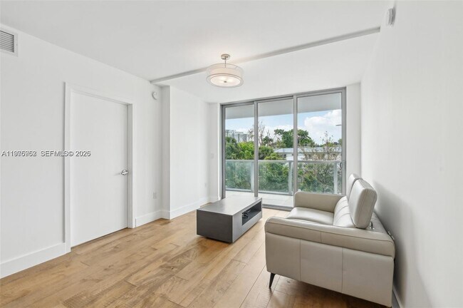 Photo - 13800 Highland Dr Unidad 202