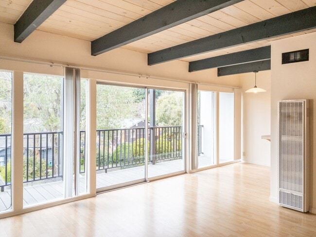Photo - Tranquil Top Floor 1BR/1BA Unit! Large Private Balcony! Tam Valley! Parking! Laundry! Storage! PR... Unit #6