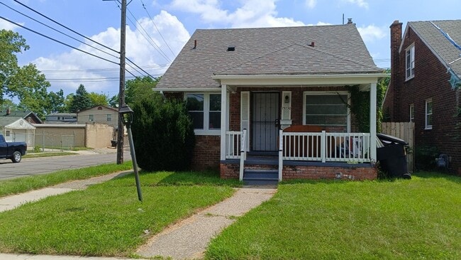 Building Photo - 3 bedroom 1.5 bath brick bungalow - AVAILA... Rental