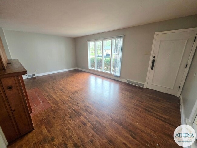 Photo - 3 Bedroom / 2 Bath House - NEAR CAPAHA PARK