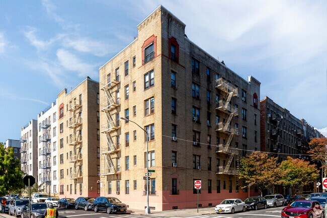 313-323 Aguas brillantes Ct - 313-323 Brightwater Ct