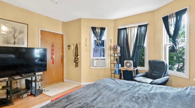 Photo - 180 Beaver St Unidad 2