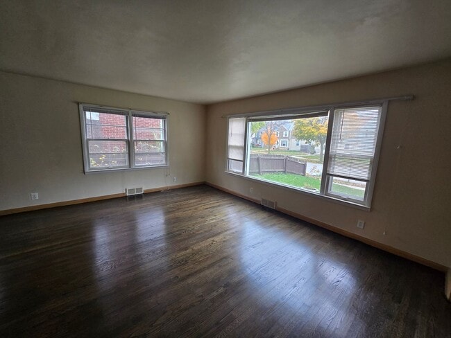 Building Photo - 4338 N Sheffield Ave Unit Whole House