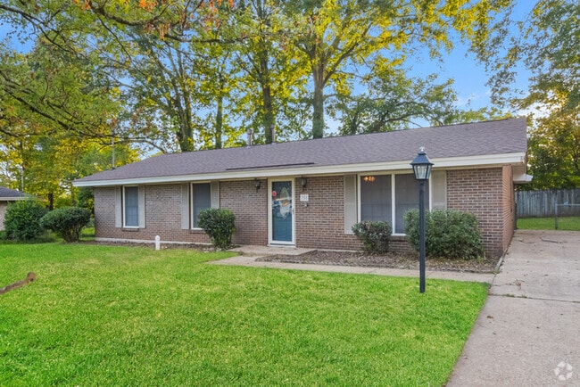 Building Photo - 758 Forestdale Dr Rental