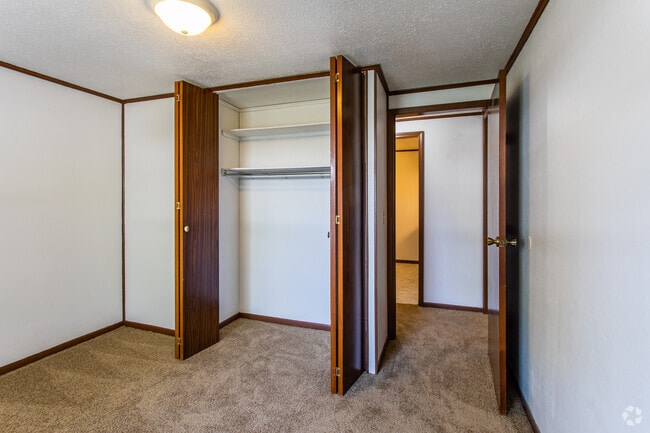 2BR, 1BA - 864 SF