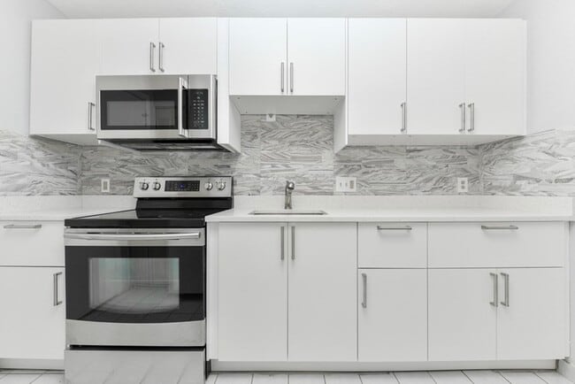 Photo - 900 Governors Dr Unit 3